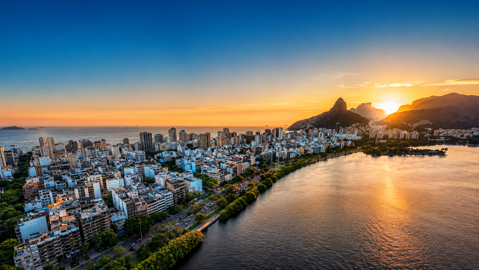 Vista aérea da Lagoa Rodrigo de Freitas e do Jardim de Alah, em Ipanema, no pôr do sol